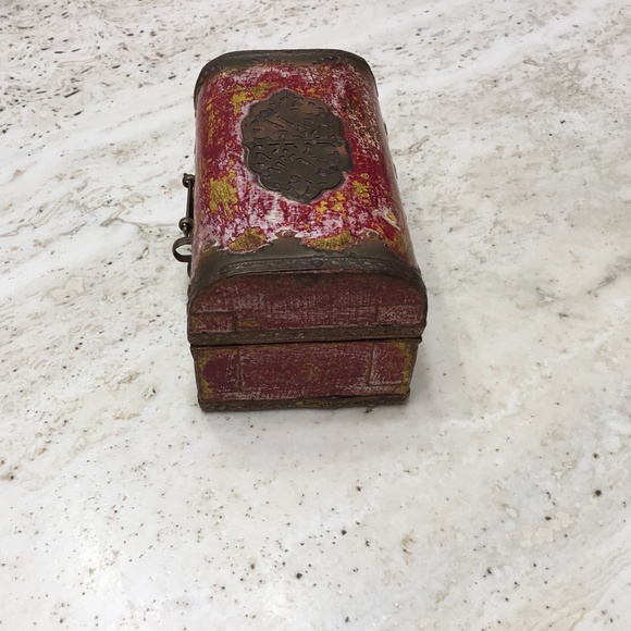 Vintage Miniature Wooden & Brass Treasure Trunk - Picture 4 of 8